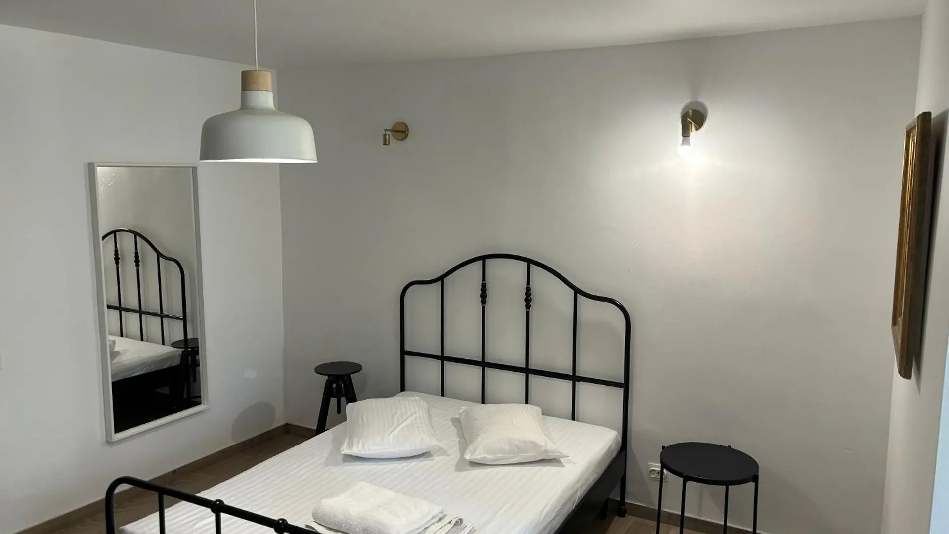 Victoriei Triumf Studio Bukareszt 0*,